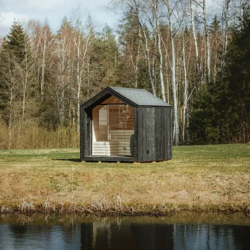 Exteriérová finská/bio sauna ze skandinávského smrku – KATRI – ve smontovaném stavu